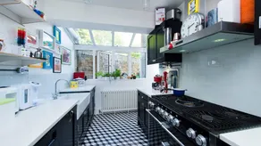 Fashionable 3BR Family Home in Battersea - Image 2