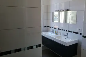 Beautiful 2-room Apartment-downtown/cours Julien - Image 2