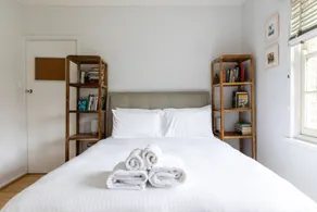 Retro 1 Bedroom Apartment In Melbourne's Hawthorn - Image 2