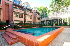 2 Bed Sydney Executive Apt Close To City - Image 4