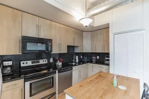 Sleeps 4! 2BR, Gym, Paid Parking, Close to Major Attractions - Image 5