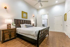 Downtown Spacious Suites by Hosteeva - Image 3