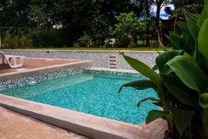 Captivating 2 bed Apartment - Image 2