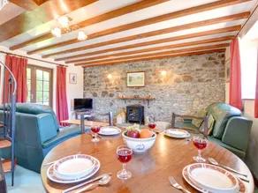 Centrally Located Home Near the Gardens and Castle of West Wales - Image 3