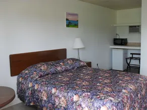 Seelys Sandy Beach Inn - Image 3