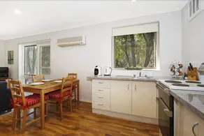 Cedar 6 - fully renovated apartment - Image 4