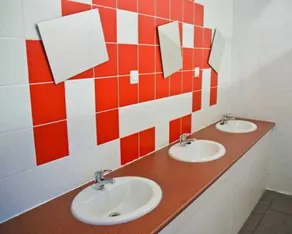 Red Emperor Hostel - Image 3