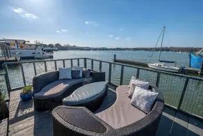Houseboat Harbourside View - Image 4