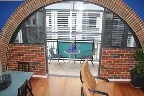 Stylish 2 Bedroom Apartment In the City - Image 2