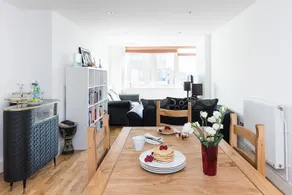 Modern Muscians 2BR Flat in Greenwich - Image 2