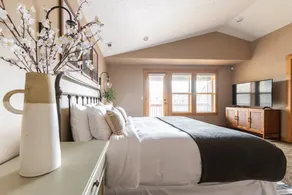 Deschutes by Avantstay Two Story Modern Cabin Only 10-minutes From DT Bend - Image 5