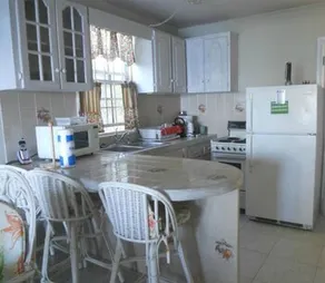 Cassandra II Beach Apartment - Image 4