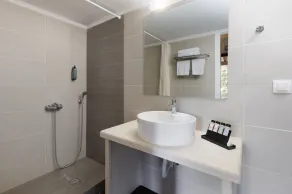 Century Resort Apartments - Image 5