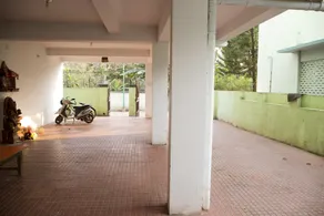 Oyo 4110 Near Apollo Hospital - Image 3