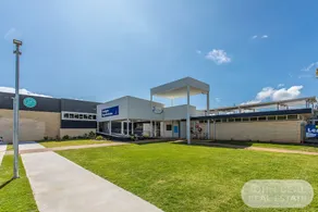 Brighton Waterfront Beach House - Image 2