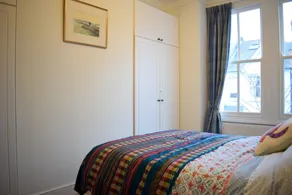 Calm 2 Bed Family Home in Shepherd's Bush - Image 3
