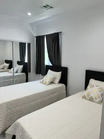 Ktown Hotel - Image 2