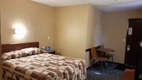 Golden West Motor Inn - Image 3