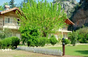 Dionysos Lodge - Image 5