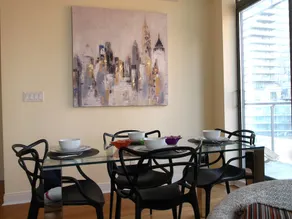 Luxury 2BR Condo in Yorkville - Image 4