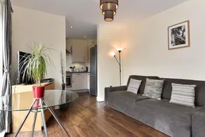 Bright 2 Bedroom Flat in Lambeth With Balcony - Image 5
