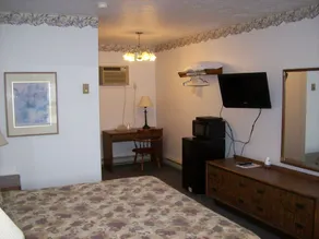 Ozark Plaza Motel - Image 4