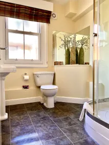 Alcuin Lodge Guest House - Image 2