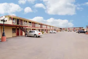 Americas Best Value Inn - Image 4