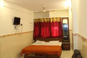 OYO 30270 Swaraj Lodge Inn - Image 3