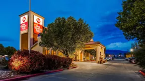 Best Western Plus Executive Suites - Image 5