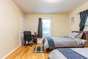 Cozy House 10 min to Monuments│10 min to DC by CozySuites - Image 2
