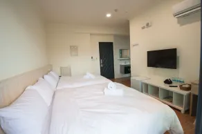 Hyatt Inn - Image 5