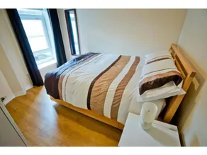 Central Open Plan Flat Sleeps 4 - Image 2