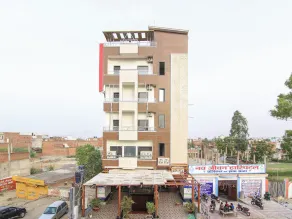 OYO 15422 Shiva Inn - Image 4