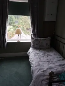 Captivating 2-bed House in Nuneaton - Image 3