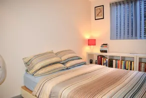 Tranquil 1 Bedroom Apartment With Sunny Courtyard - Image 2