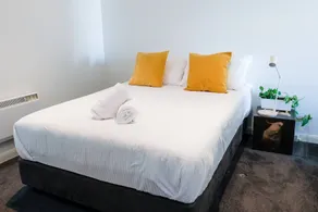 Stylish 1 Bedroom Apartment By Melbourne Park in Richmond - Image 3