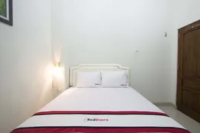 RedDoorz @ Rejowinangun Kota Gede - Image 5