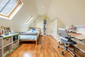 Stunning 3 Bedroom Apartment in Trendy Chalk Farm - Image 3