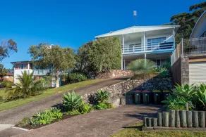 Fingal Bay Beach House, 32 Lentara Street - Image 4