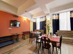 Choice Hotel by OYO Rooms - Image 5