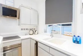 Bright Warwick Chambers Apartment - Image 2