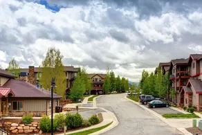 2BR 2BA Spacious Park City Townhouse by RedAwning - Image 4