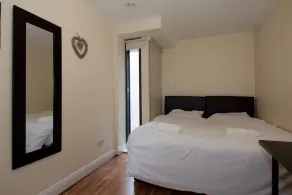 Luxury Ivy Exchange Apartments - Image 3