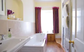 Lower Marsh Farm Bed & Breakfast - Image 2
