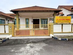 D'Anjung Villa by OYO Rooms - Image 4