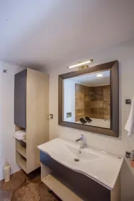 Ida House - Image 2