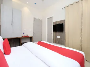 Hotel Clg Grand by OYO Rooms - Image 2