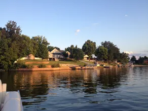 Lakefront Paradise - Image 2