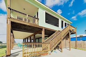 Canal-front Getaway W/ Enclosed Deck & Boat Dock 4 Bedroom Home - Image 4